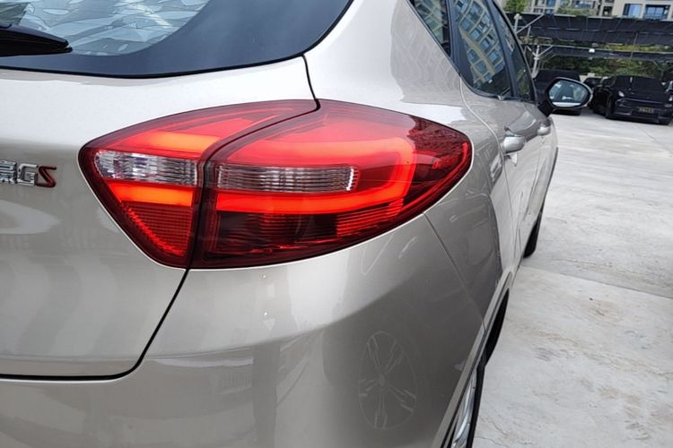 GEELY Emgrand GS 2018 car image #8