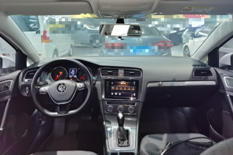 Volkswagen Golf 2020 car image #10