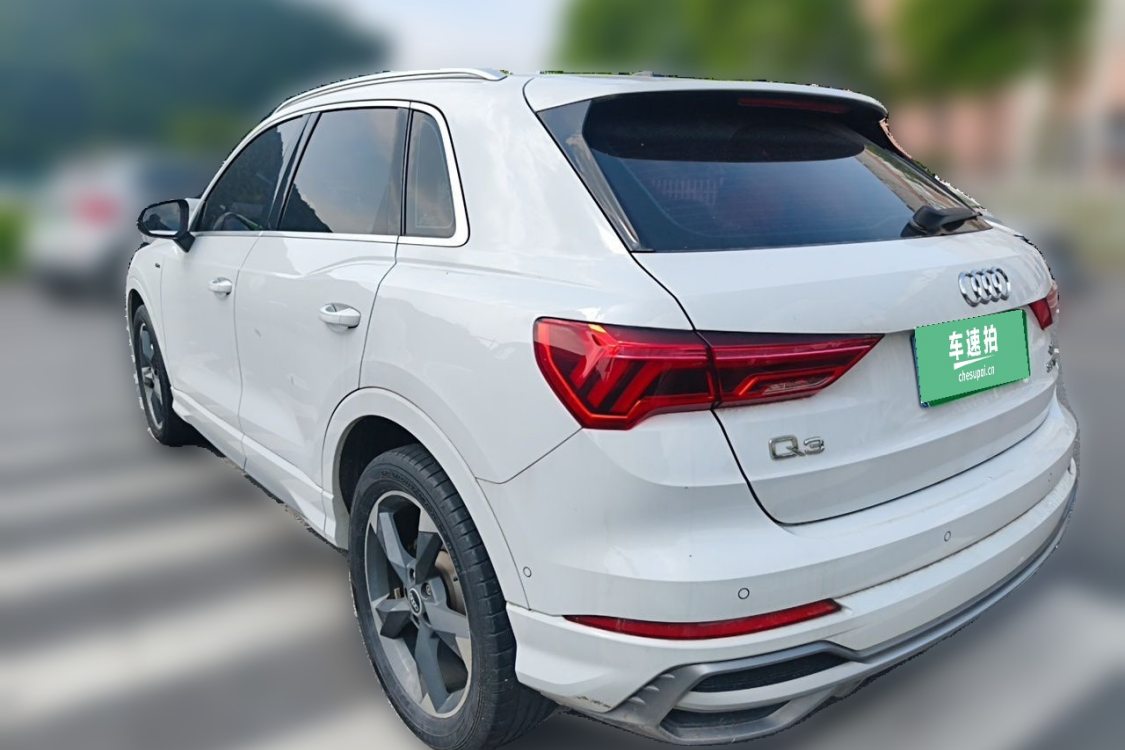 Audi Q3 2021 car image #3