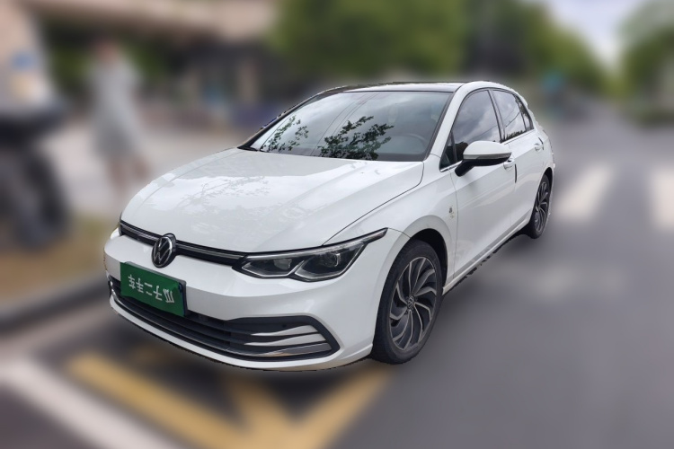 Volkswagen Golf 2022 car image #2