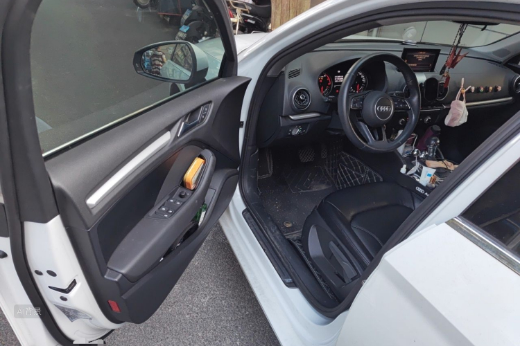 Audi A3 2019 car image #18