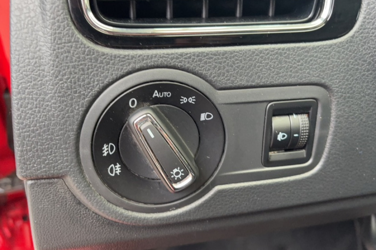 Volkswagen Polo 2018 car image #15