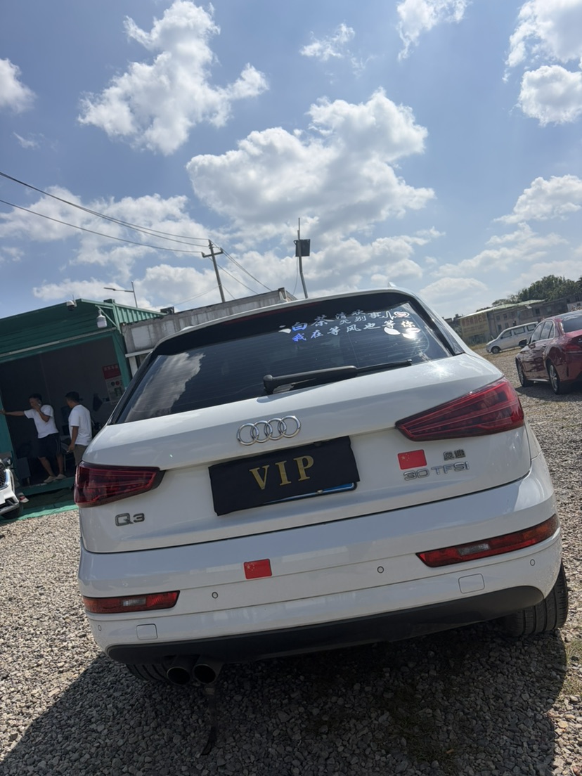 Audi Q3 2017 car image #8