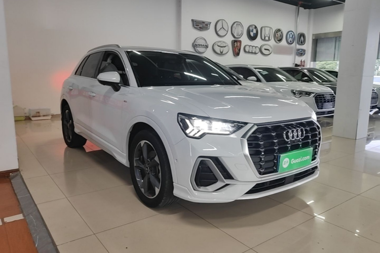 Audi Q3 2022 car image #4