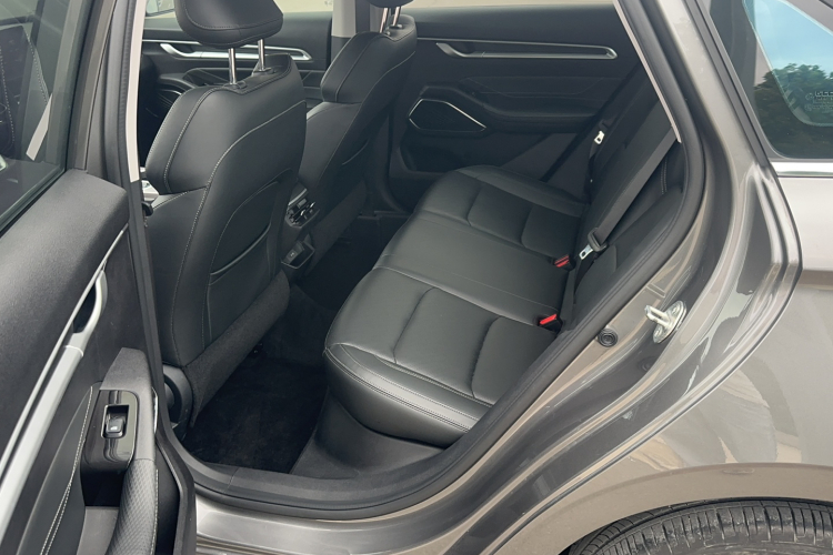 GEELY Emgrand 2021 car image #11