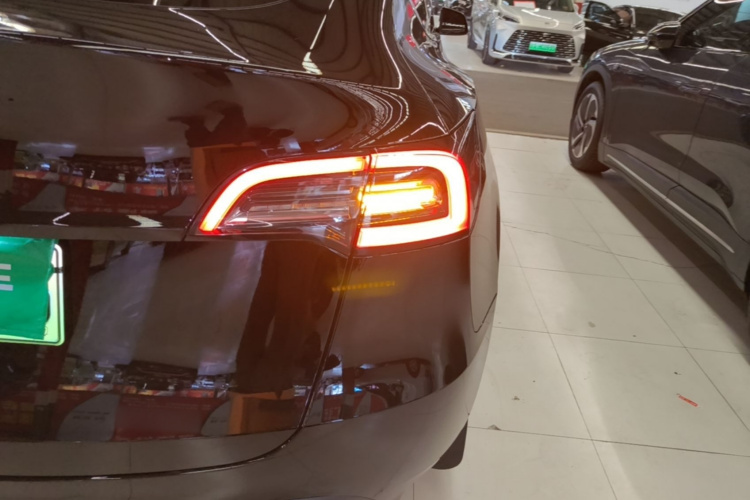 Tesla Model Y 2023 #8 Tesla Model Y 2023 car image #8