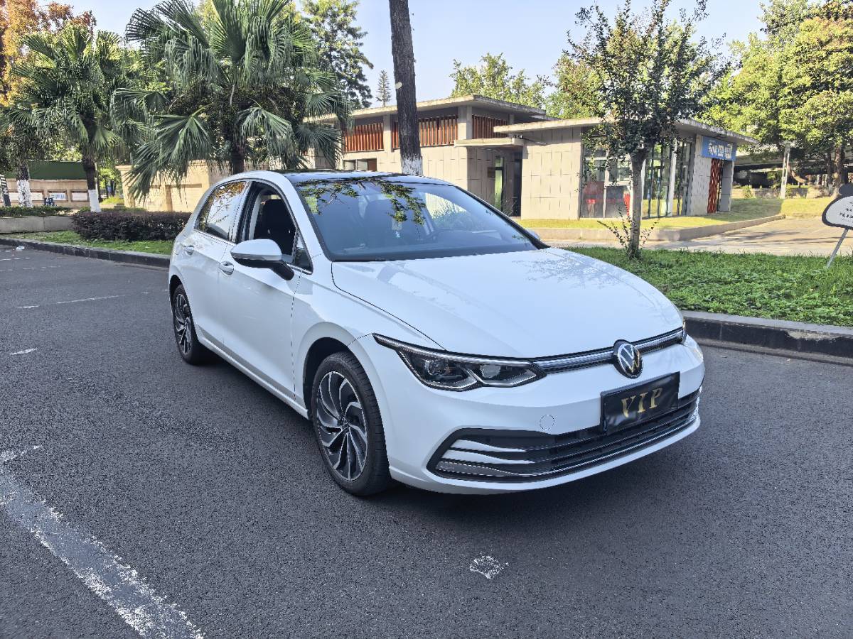 Volkswagen Golf 2023 immagine di auto #3