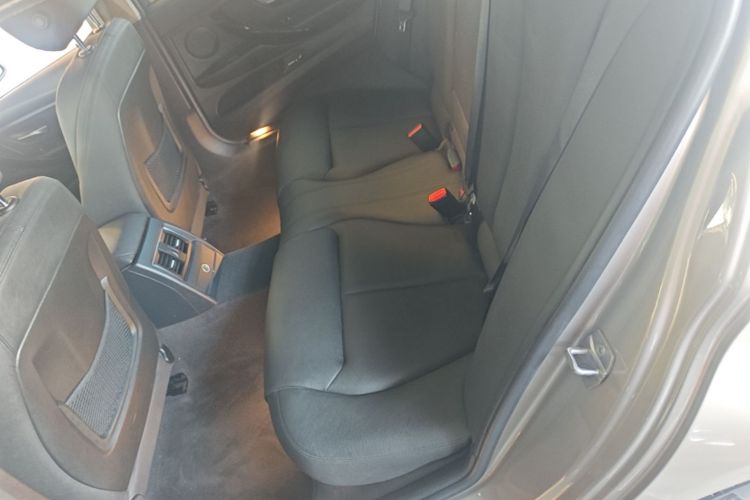 BMW 3 Series 2018 #17 BMW 3 Series 2018 car image #17