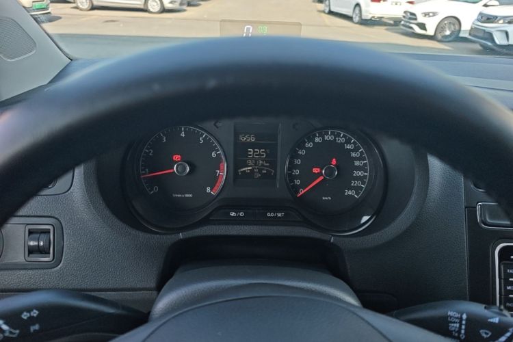 Volkswagen Polo 2015 car image #12