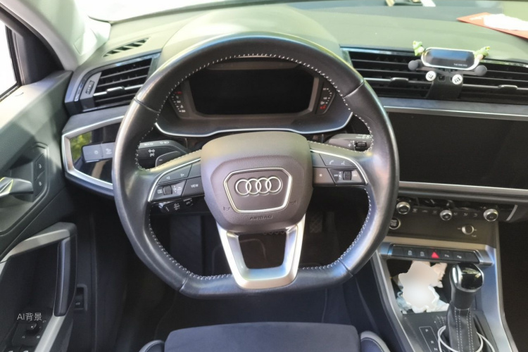 Audi Q3 2021 car image #12