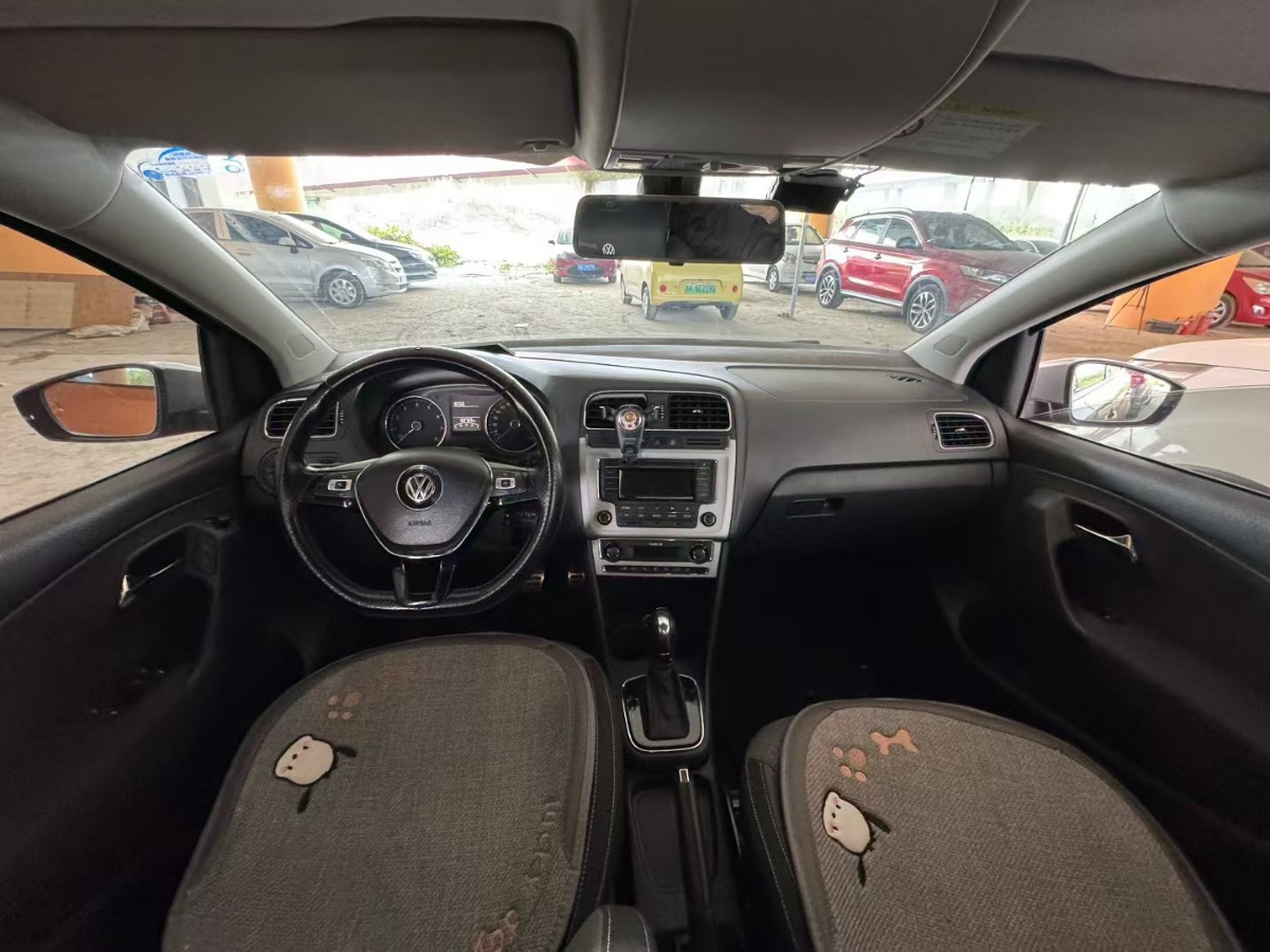 Volkswagen Polo 2016 car image #9