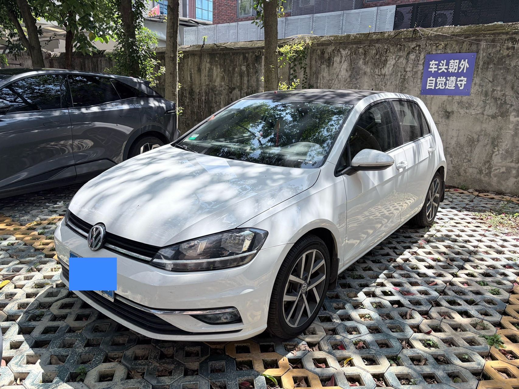 Volkswagen Golf 2020 car image 