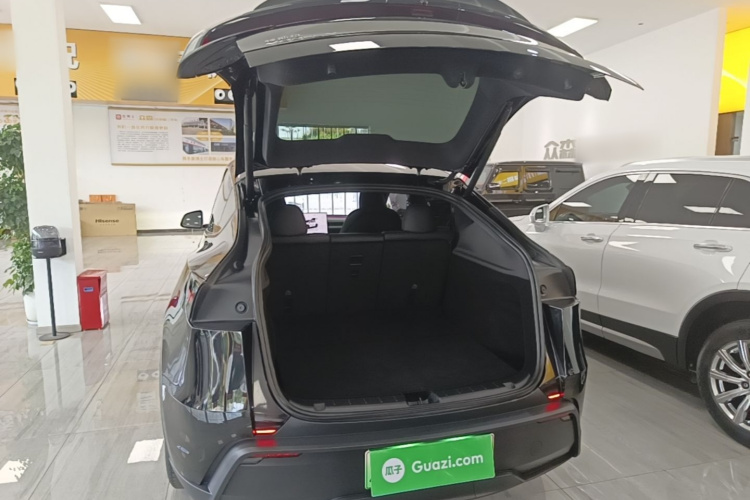 Tesla Model Y 2026 #19 Tesla Model Y 2026 car image #19