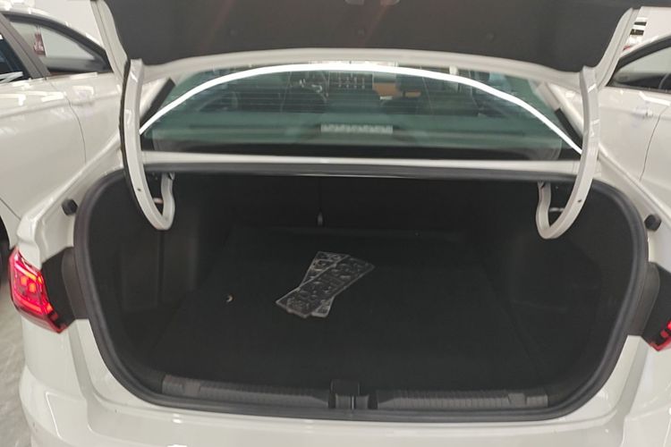 Volkswagen Bora 2025 car image #19