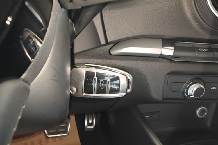Audi A3 2018 car image #9