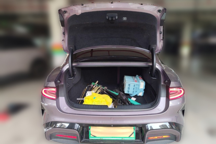 MI SU7 2024 immagine di auto #21