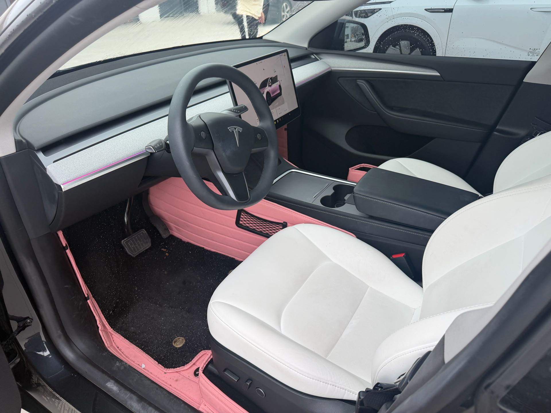 Tesla Model Y 2024 car image #2