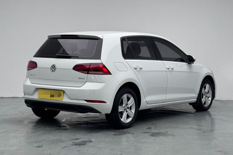 Volkswagen Golf 2018 car image #8