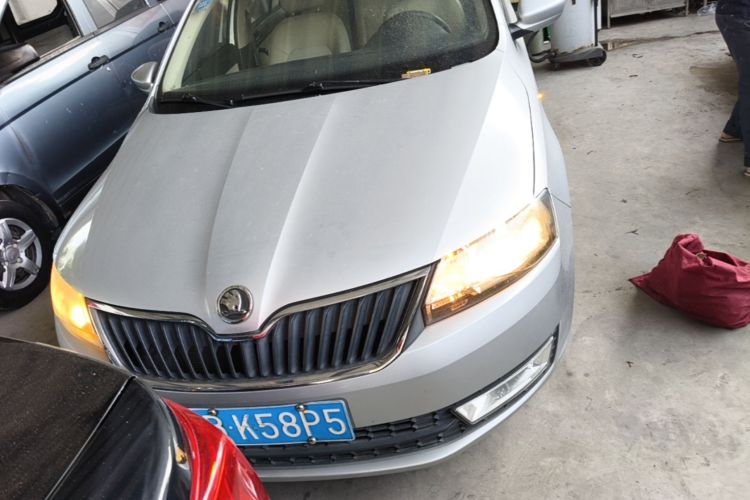 Skoda Rapid 2014 #3 Skoda Rapid 2014 image de voiture #3