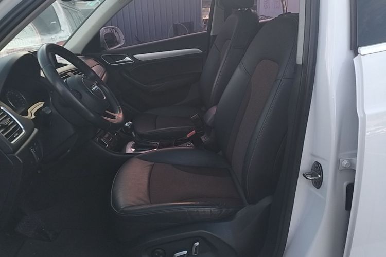 Audi Q3 2016 car image #15