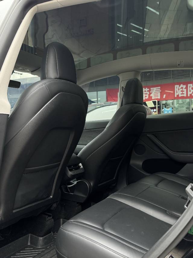 Tesla Model Y 2022 #5 Tesla Model Y 2022 car image #5
