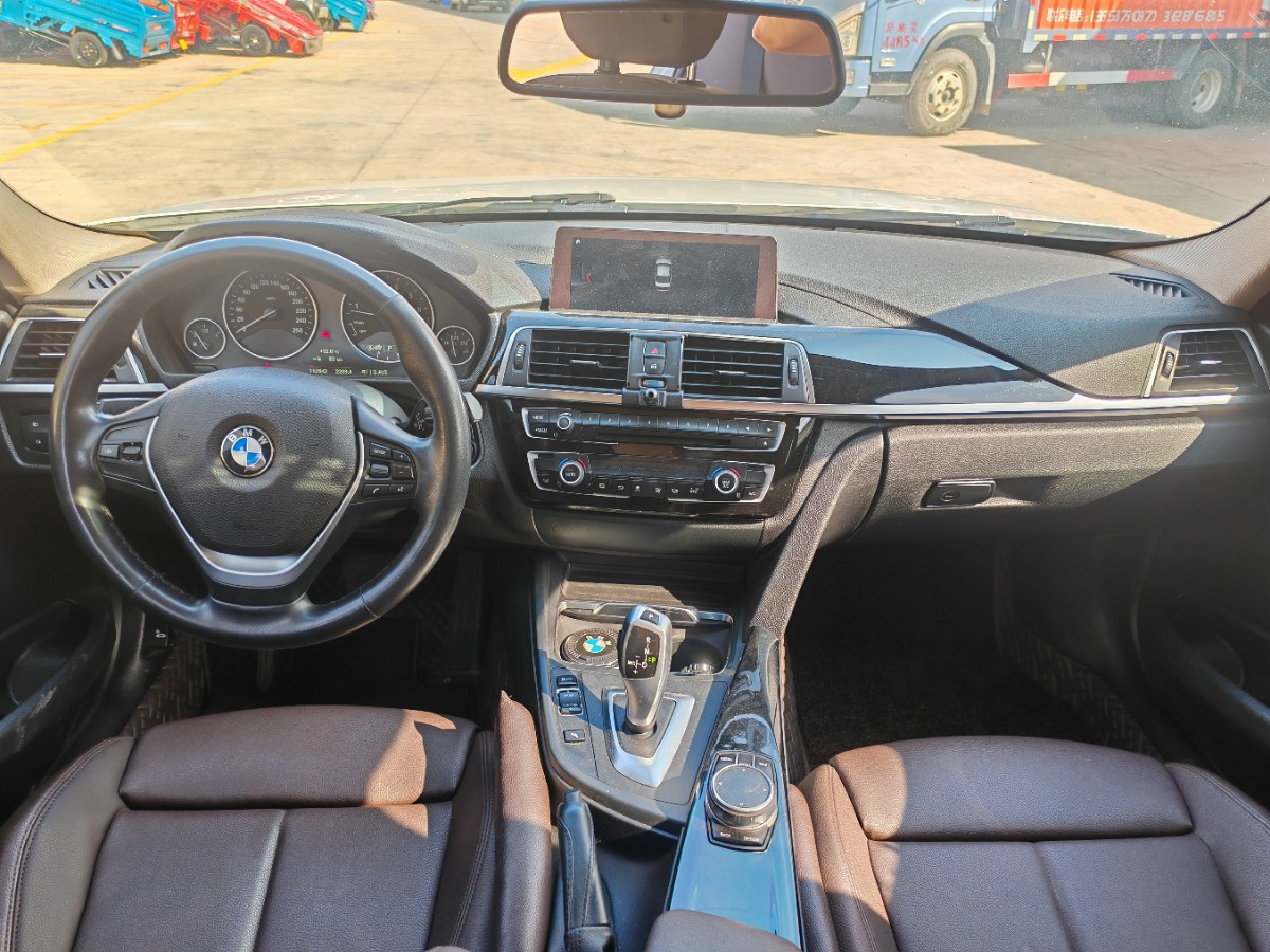 BMW 3 Series 2019 car image #6