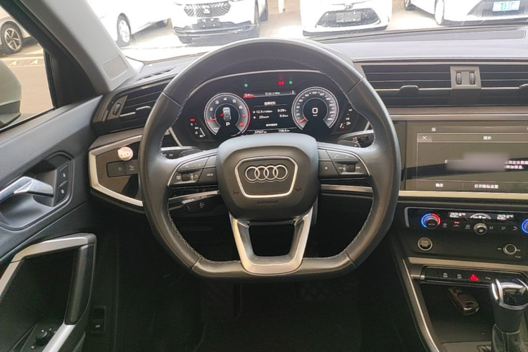 Audi Q3 2022 immagine di auto #11