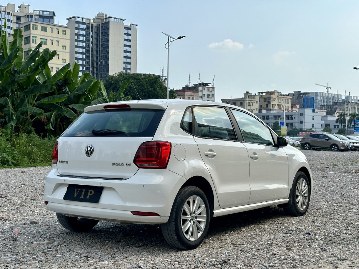Volkswagen Polo 2015 car image #4