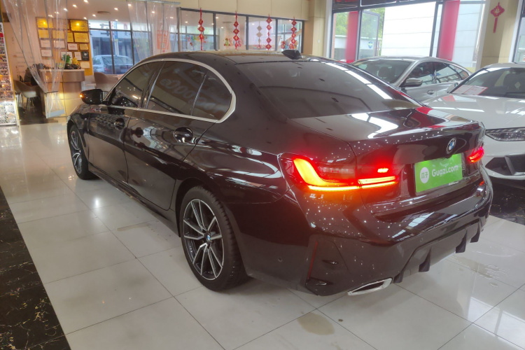 BMW 3 Series 2025 #5 BMW 3 Series 2025 car image #5
