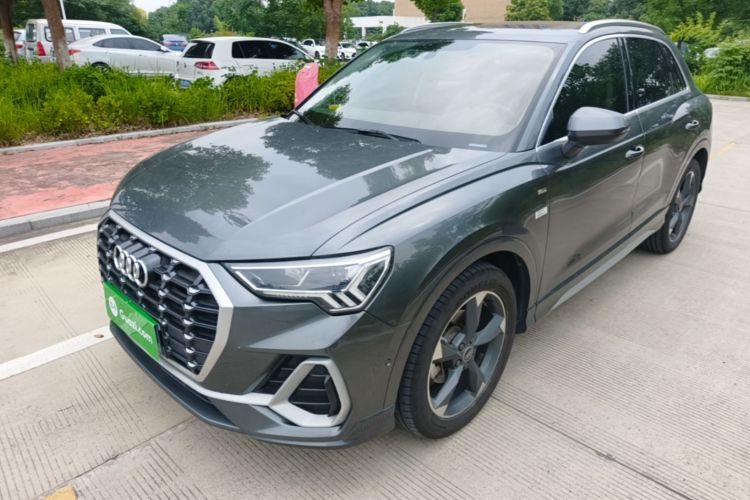 Audi Q3 2022 car image #2