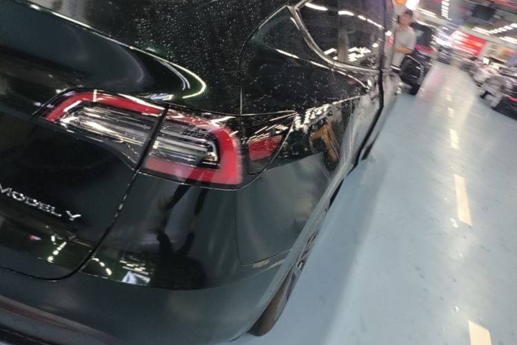 Tesla Model Y 2023 #8 Tesla Model Y 2023 car image #8