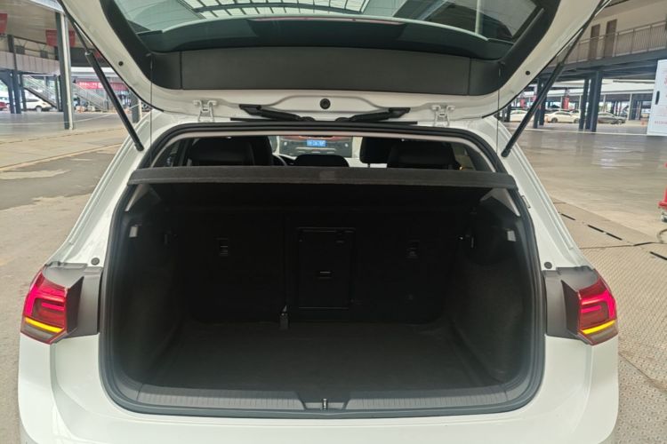Volkswagen Golf 2022 car image #19