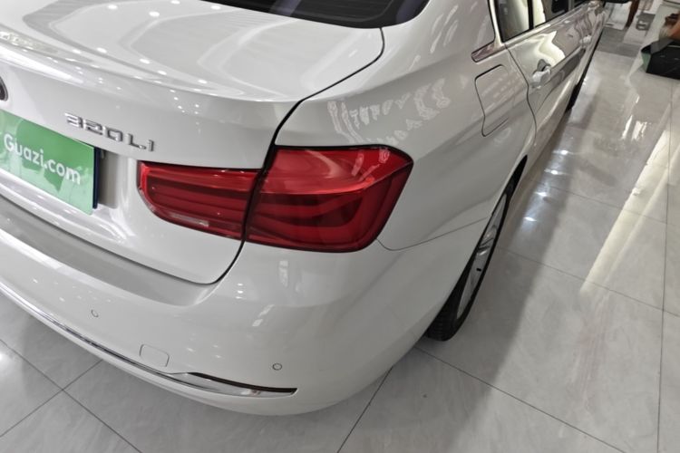 BMW 3 Series 2017 #8 BMW 3 Series 2017 car image #8