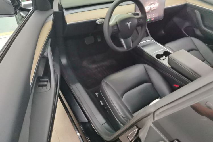 Tesla Model 3 2023 car image #12