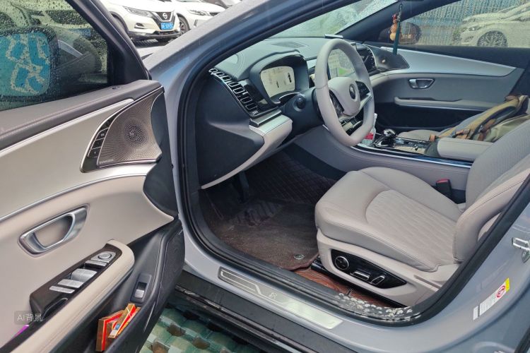 BYD Han 2025 car image #18