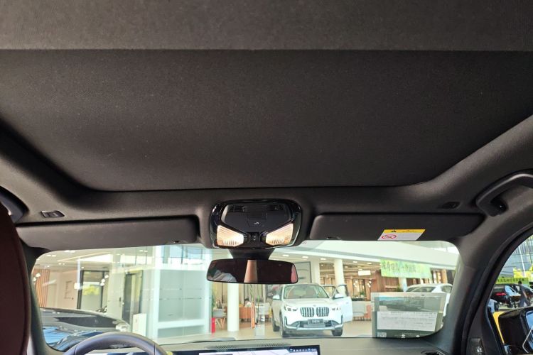 BMW 3 Series 2024 صورة سيارة #18