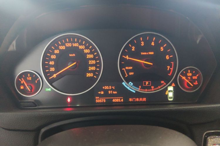BMW 3 Series 2018 immagine di auto #12