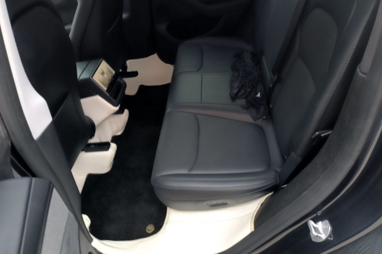 Tesla Model Y 2025 car image #17