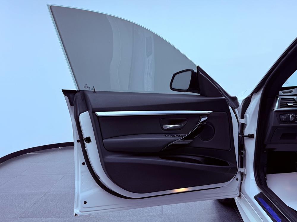 BMW 3 Series GT 2019 car image #26