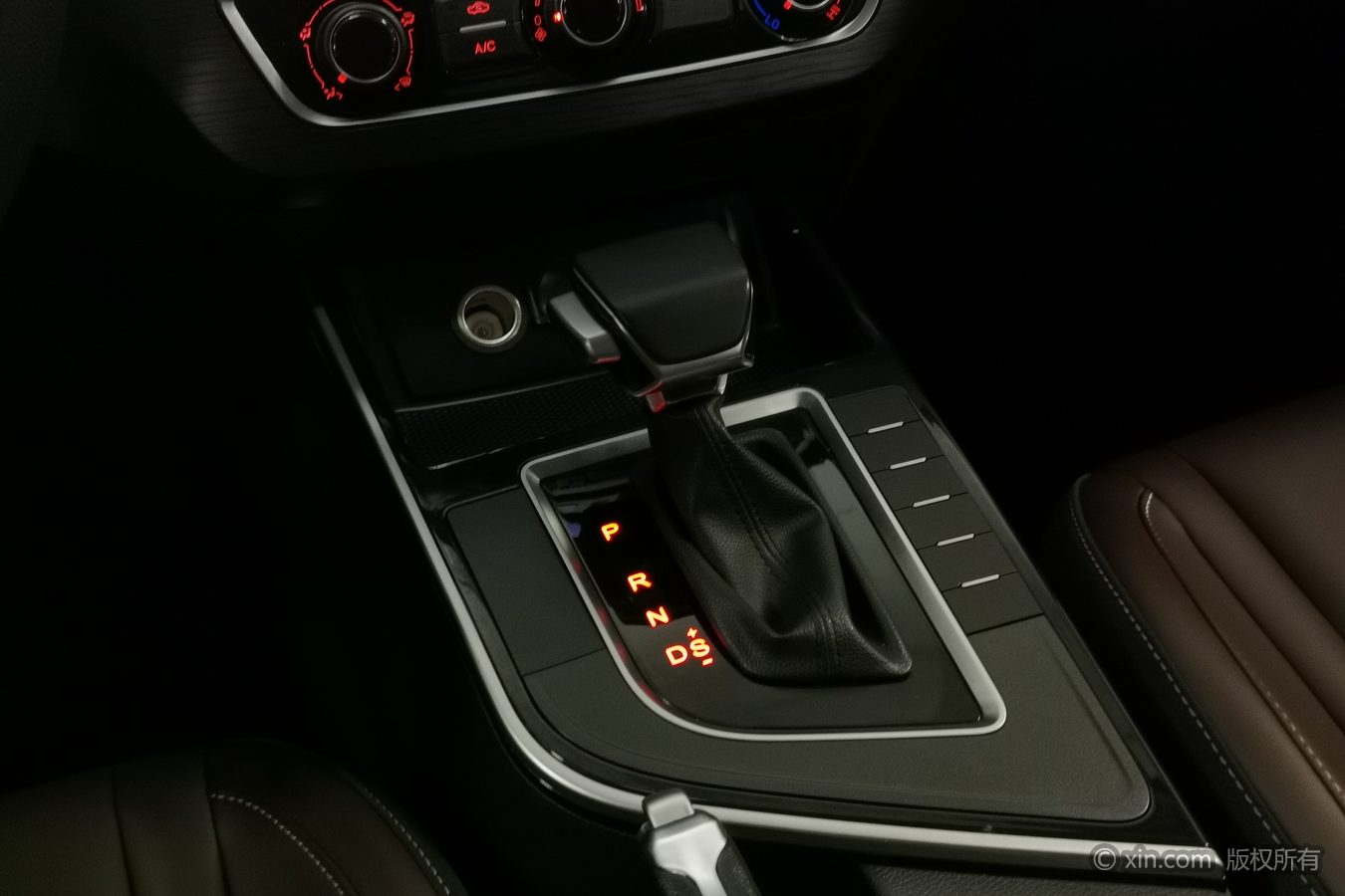 Forthing T5 2024 #14 Forthing T5 2024 immagine di auto #14
