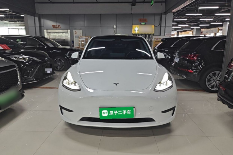 Tesla Model Y 2023 car image #3