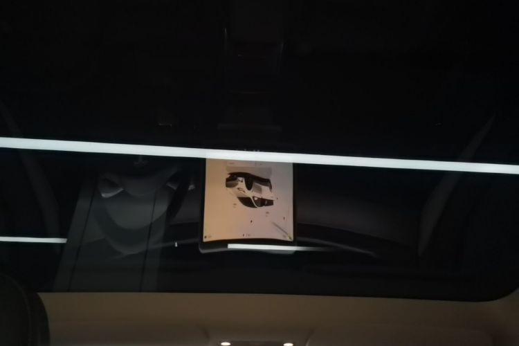 Tesla Model Y 2023 car image #18