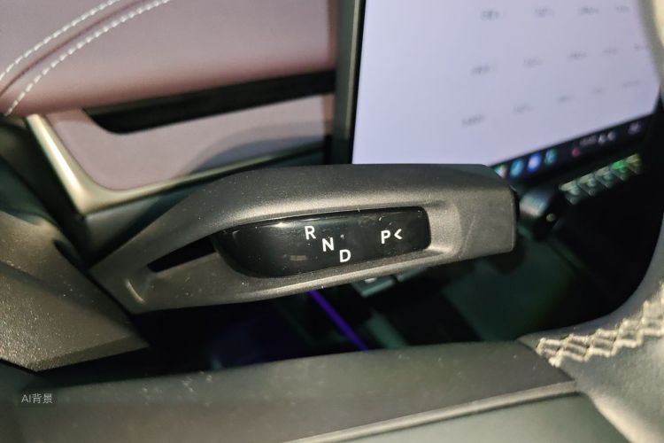 MI SU7 2025 immagine di auto #16