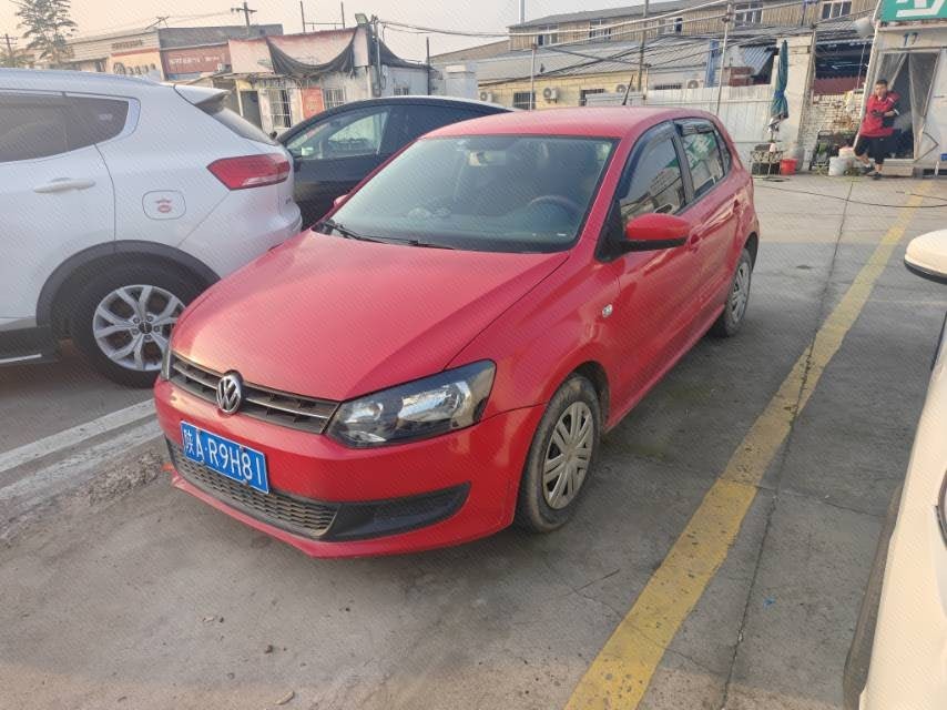 Volkswagen Polo 2011 Volkswagen Polo 2011 car image