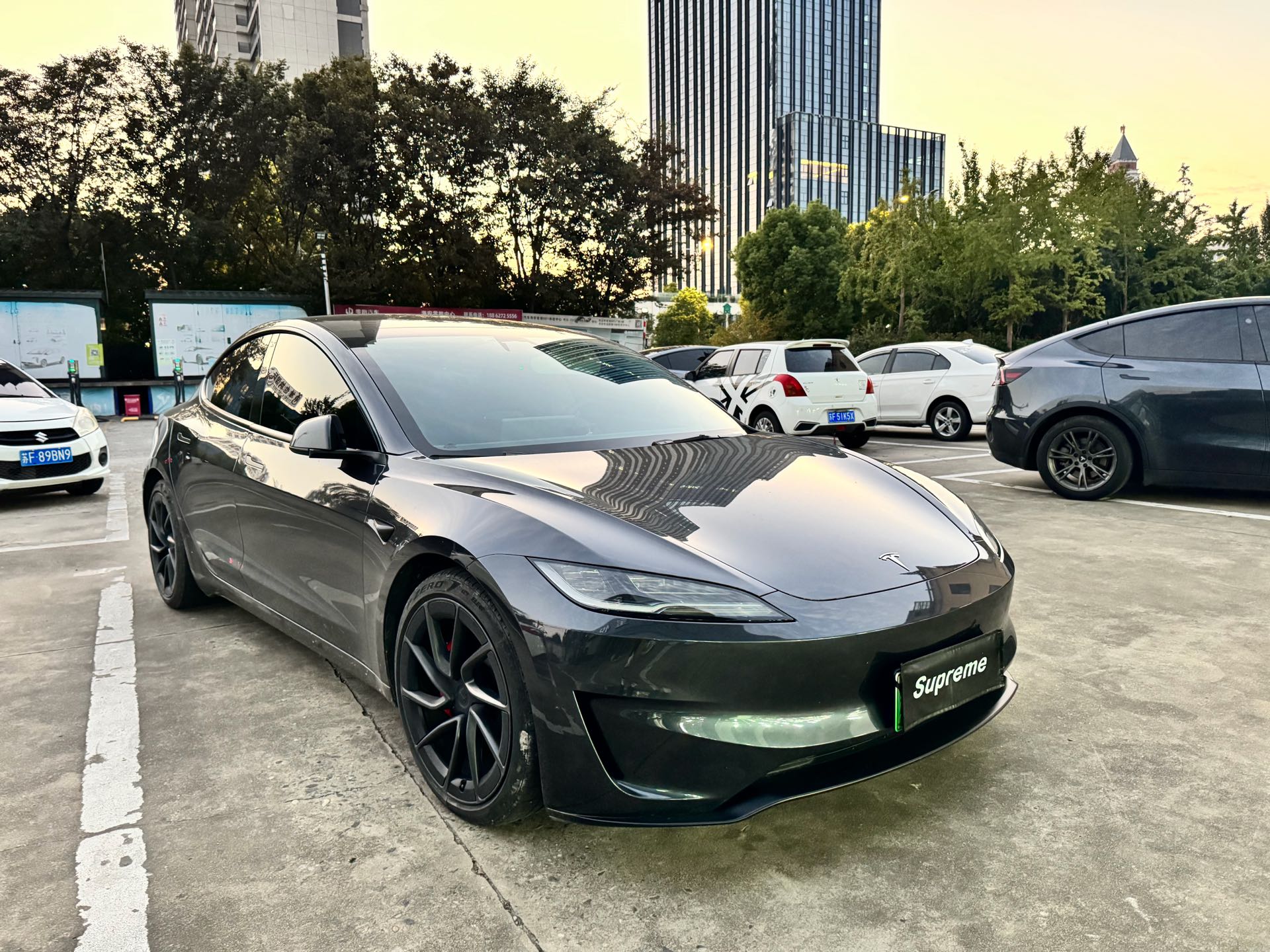 Tesla Model 3 2024 صورة سيارة #2