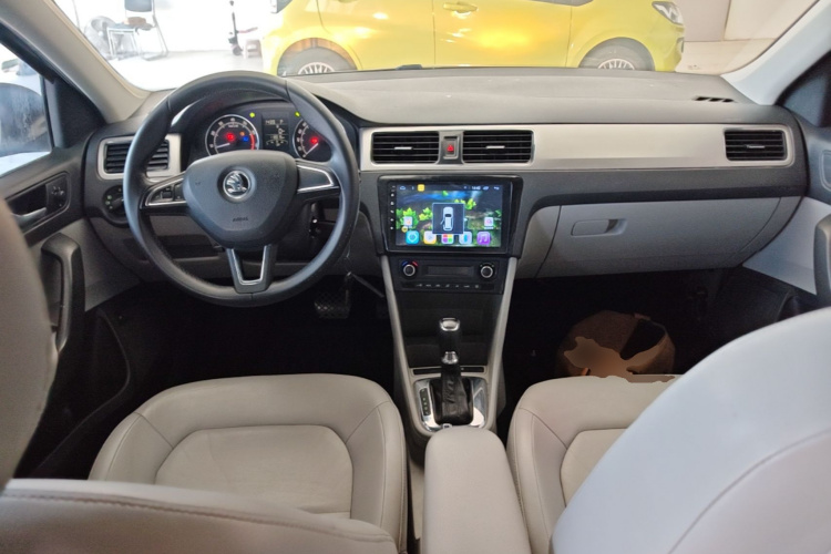 Skoda Rapid 2014 #10 Skoda Rapid 2014 car image #10