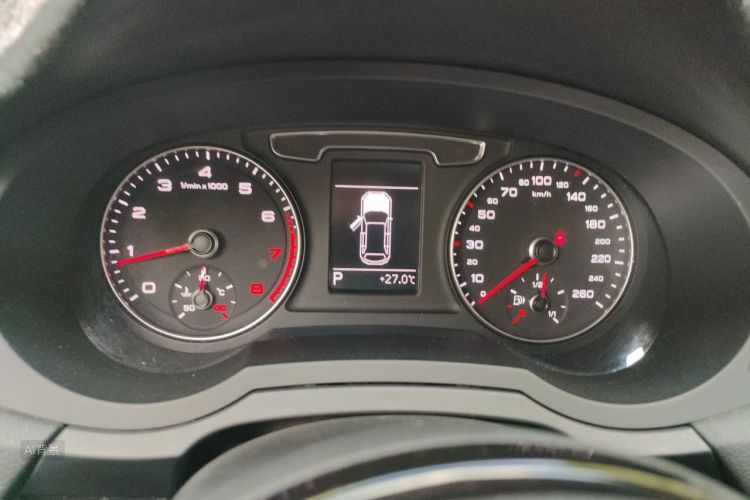 Audi Q3 2016 immagine di auto #13