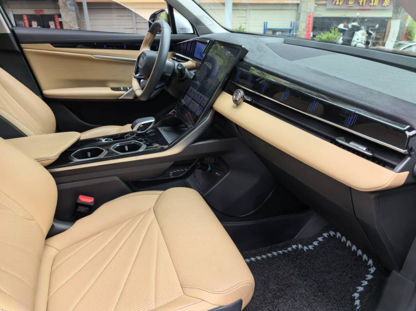 GEELY Boyue L 2023 car image #6