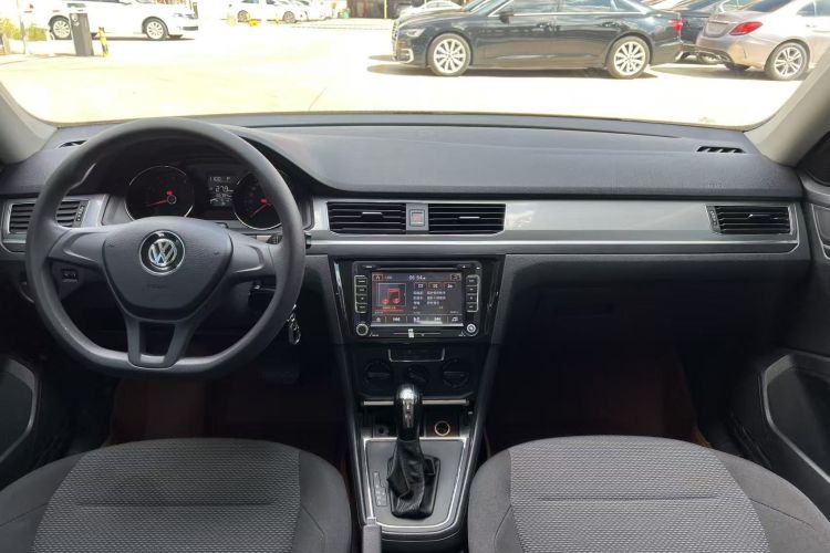 Volkswagen Bora 2016 car image #9