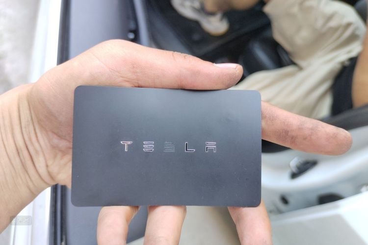 Tesla Model 3 2020 car image #10